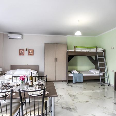 Del Sol #1 Meteora Luxurious Family Suites Καλαμπάκα Εξωτερικό φωτογραφία