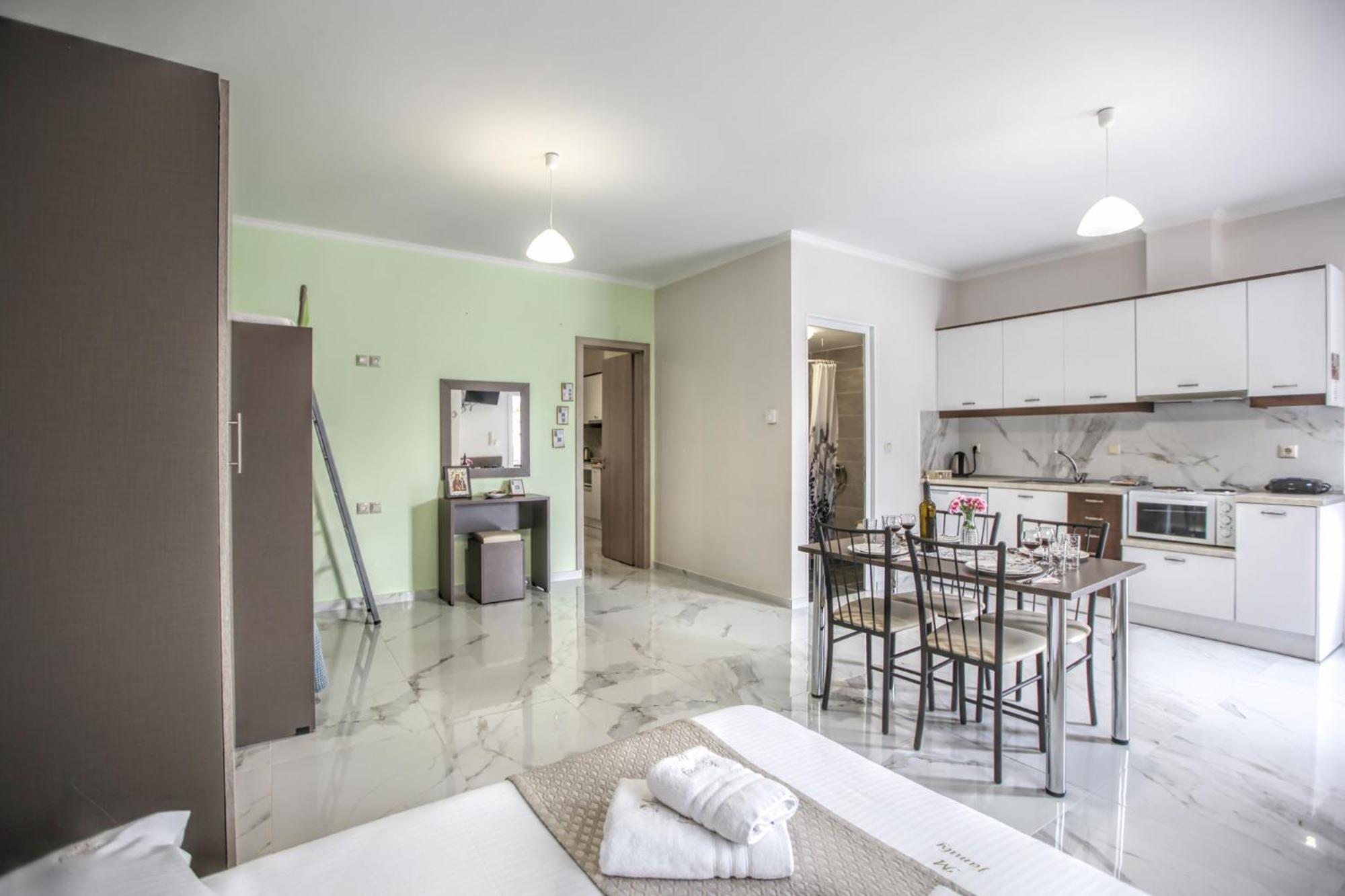 Del Sol #1 Meteora Luxurious Family Suites Καλαμπάκα Εξωτερικό φωτογραφία